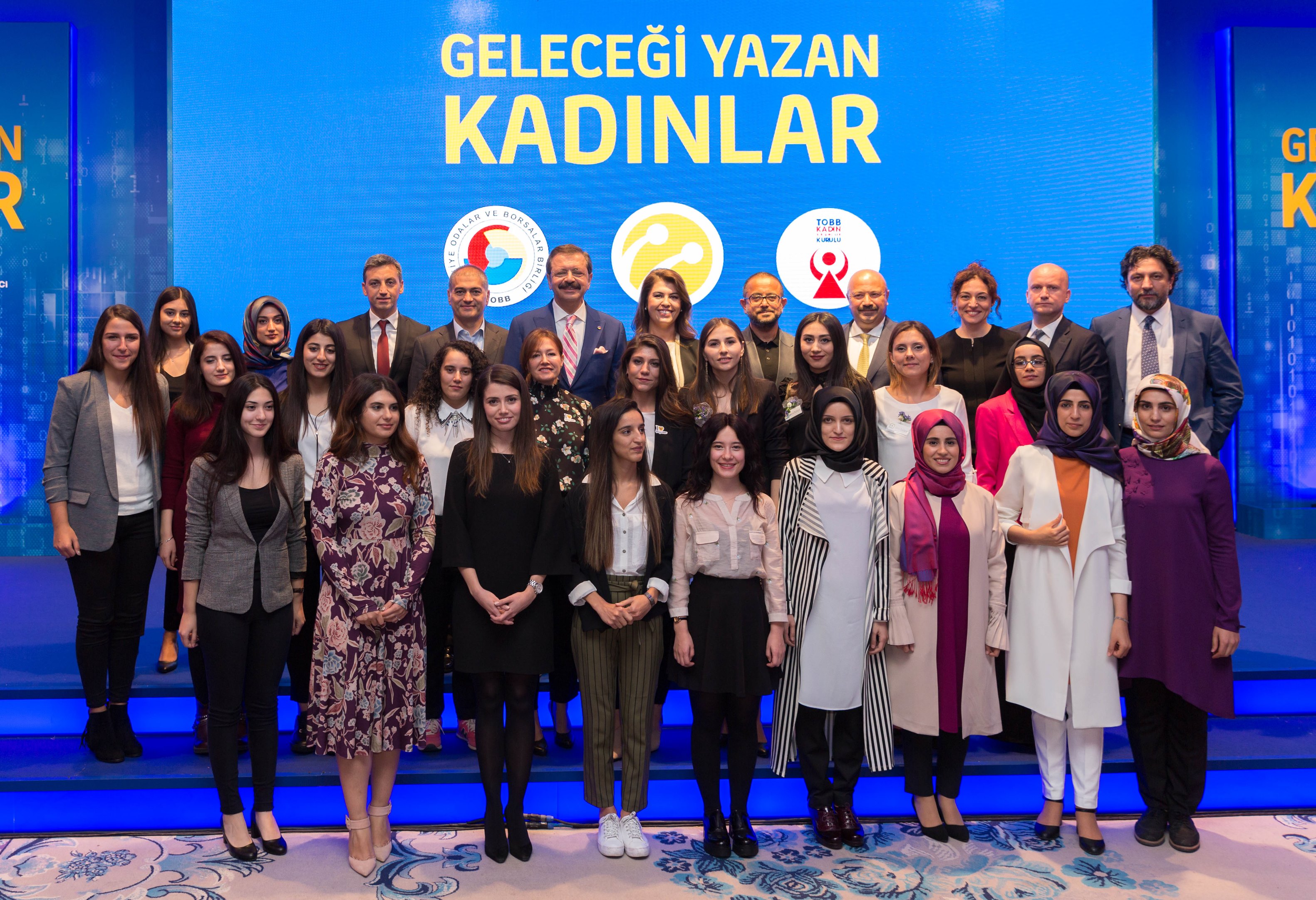 100 kadın yazılımcı turkcellde işbaşı yaptı