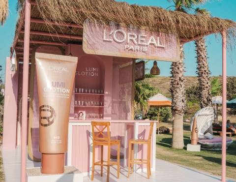 L'Oréal Paris, Türkiye’deki tüketicileriyle sunduğu yeni ürünü Lumi Glotion’ı tanıtmak için Çeşme Playa Tropical Beach’te özel bir lansman etkinliği düzenledi. 